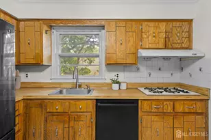 17 Meredith Rd, Edison, NJ 08817 - Photo 13
