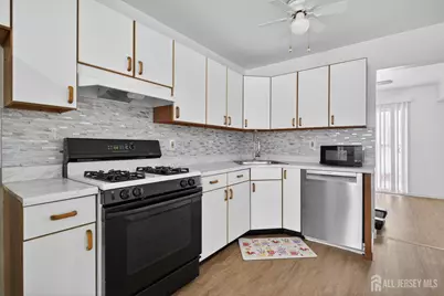 22 Lake Avenue #5A, East Brunswick Township, NJ 08816 - Photo 5