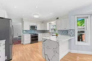 8 Danny Ct, North Brunswick Township, NJ 08902 - Photo 11