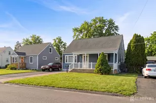 429 1st St, Middlesex, NJ 08846 - Photo 3