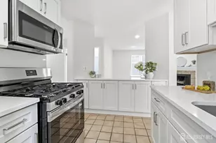 93 Gate House Ln, Edison, NJ 08820 - Photo 5
