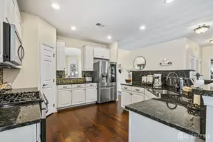 37 Vineyard Ct, Monroe Township, NJ 08831 - Photo 11