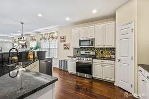 37 Vineyard Ct, Monroe Township, NJ 08831 - Photo 9