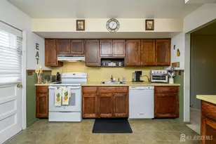 6 Ash Ln, Parsippany-Troy Hills, NJ 07034 - Photo 9