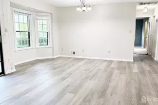 903 Woodhaven Dr, Edison, NJ 08817 - Photo 3