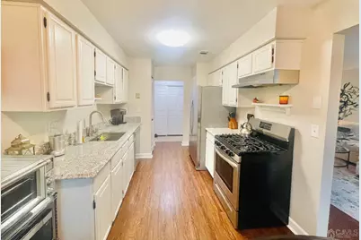 614 Sharon Garden Court #614, Woodbridge Township, NJ 07095 - Photo 5