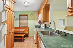 2104 Bayhead Dr, Sayreville, NJ 08859 - Photo 9