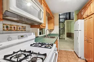2104 Bayhead Dr, Sayreville, NJ 08859 - Photo 11