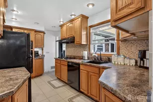 77 W Arthur Pl, Iselin, NJ 08830 - Photo 7
