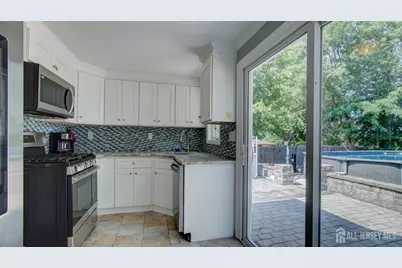 32 Embroidery Street, Sayreville, NJ 08872 - Photo 3