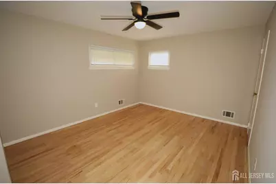 6 Jasko Court, South Amboy, NJ 08879 - Photo 9