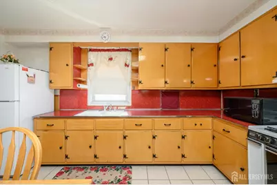 27 S Robert Street S, Sewaren, NJ 07077 - Photo 9