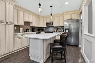 1 Alexander Hamilton Ct, Monroe Township, NJ 08831 - Photo 7