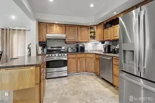 92 Silver Lake Ave, Edison, NJ 08817 - Photo 9