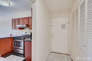 1111 Green Hollow Dr, Iselin, NJ 08830 - Photo 5