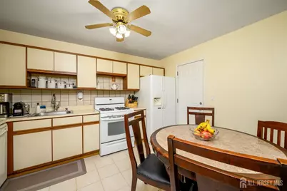 136 Woodmere Drive, Sayreville, NJ 08859 - Photo 5