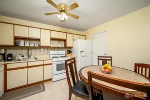 136 Woodmere Dr, Sayreville, NJ 08859 - Photo 5