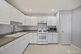 189 Sunshine Dr, Piscataway Township, NJ 08854 - Photo 9