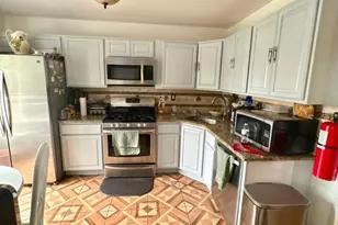 402 Holly Dr, Perth Amboy, NJ 08861 - Photo 7