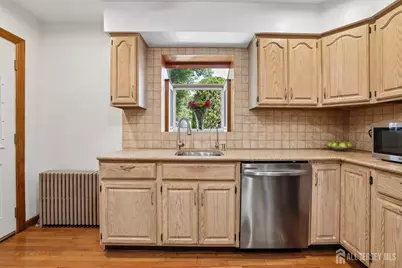 304 Green Street, Woodbridge Township, NJ 07095 - Photo 9