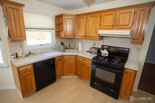 66 Morris Ct, Sayreville, NJ 08879 - Photo 15