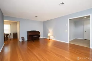 457 Roxbury Ln, Monroe Township, NJ 08831 - Photo 5