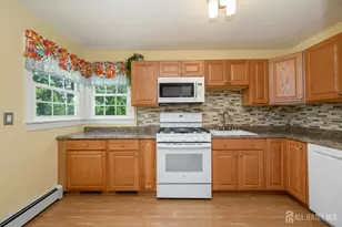 23 Hearthstone Ave, Fords, NJ 08863 - Photo 9