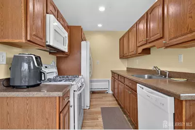 952 Cranbury Cross Road, North Brunswick Township, NJ 08902 - Photo 15