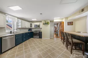 4 Jeanette St, Carteret, NJ 07008 - Photo 5