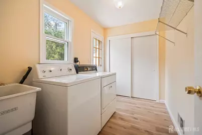 24 Van Hise Court, East Brunswick Township, NJ 08816 - Photo 11