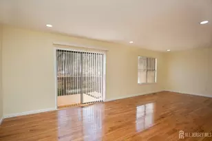 7 Cactus Ct, Edison, NJ 08820 - Photo 11
