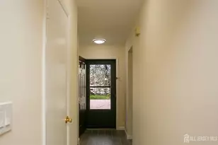7 Cactus Ct, Edison, NJ 08820 - Photo 5