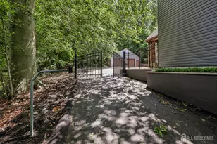 827 Holmdel Rd, Holmdel, NJ 07733 - Photo 29