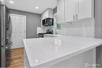 16 Gordon Street, Aberdeen Township, NJ 07721 - Photo 11