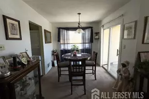21 Florence Tollgate Pl, Florence, NJ 08518 - Photo 5