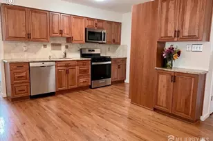 46 Lynn Ct, North Brunswick Township, NJ 08902 - Photo 9