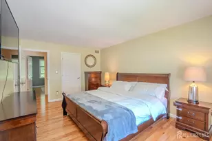 46 Lynn Ct, North Brunswick Township, NJ 08902 - Photo 17