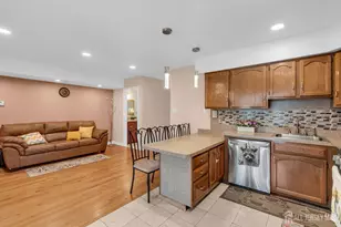 200 Franklin Pl, Marlboro Township, NJ 07751 - Photo 13