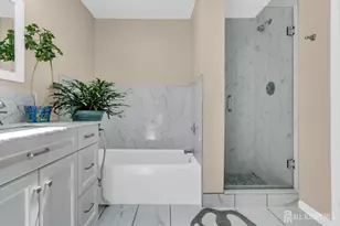 200 Franklin Pl, Marlboro Township, NJ 07751 - Photo 21