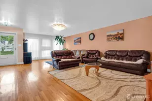 200 Franklin Pl, Marlboro Township, NJ 07751 - Photo 5