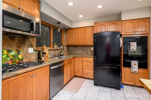 26 Desser Pl, Metuchen, NJ 08840 - Photo 15