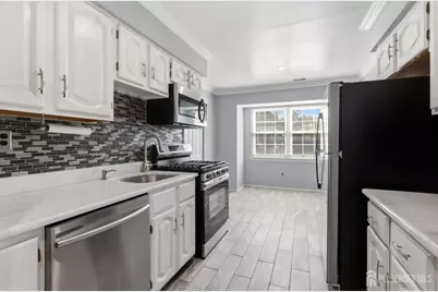 209 Newport Court, Fords, NJ 08863 - Photo 9