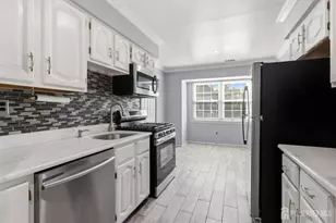 209 Newport Ct, Fords, NJ 08863 - Photo 9