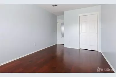 209 Newport Court, Fords, NJ 08863 - Photo 17