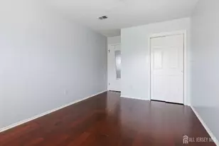209 Newport Ct, Fords, NJ 08863 - Photo 17