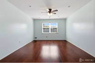 209 Newport Court, Fords, NJ 08863 - Photo 13