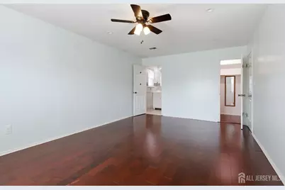 209 Newport Court, Fords, NJ 08863 - Photo 11