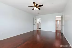 209 Newport Ct, Fords, NJ 08863 - Photo 11