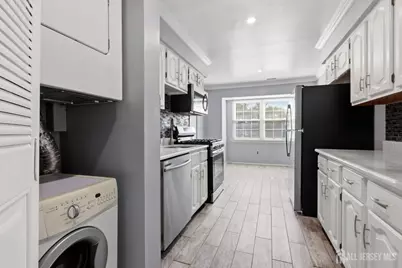 209 Newport Court, Fords, NJ 08863 - Photo 7