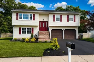 13 Traci Ln, Edison, NJ 08817 - Photo 1